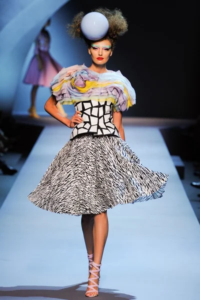 Look 1